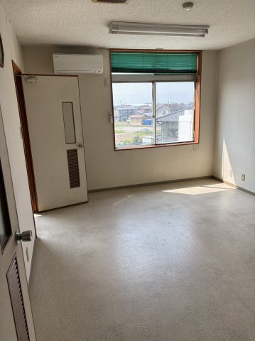 ６６８１４　安八郡輪之内町楡俣中古工場