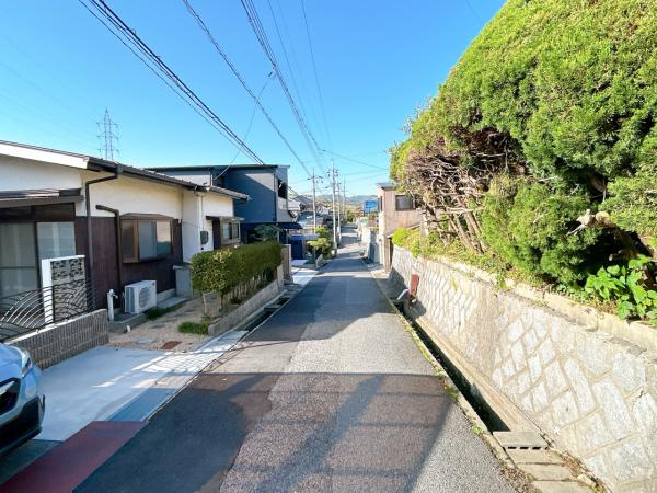 下松市昭和町1丁目　戸建ての前面道路含む現地写真
