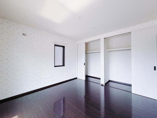 【中古戸建】邑楽郡大泉町大字吉田の洋室|■洋室｜1階洋室はくつろぎ空間にも来客時のゲストルームにも♪