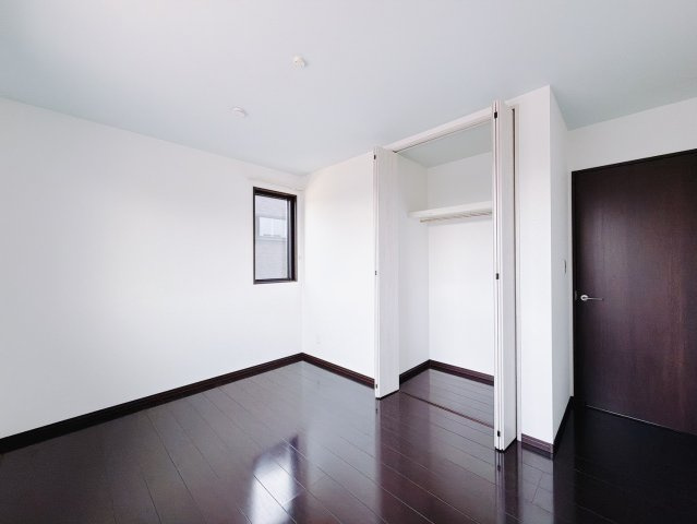 【中古戸建】邑楽郡大泉町大字吉田の洋室|■洋室｜お子様の一人部屋にピッタリな洋室。模様替えなどとても楽しく工夫できます♪
