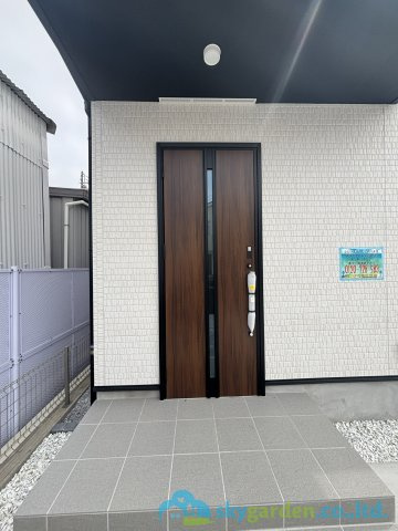 平塚市御殿4丁目15期　新築戸建　全5棟5号棟の玄関