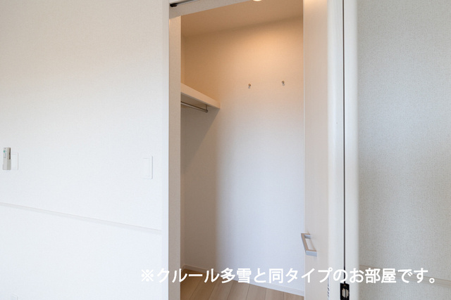 ベル　パトリ　Ａの収納|ウォークインクローゼット（参考室内写真クルール多雪と同タイプ）