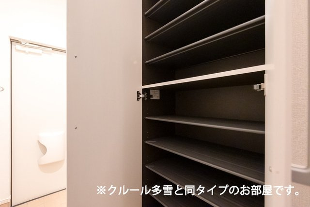 ベル　パトリ　Ａの設備|シューズボックス（参考室内写真クルール多雪と同タイプ）