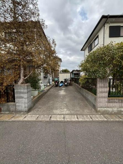 【駐車場】 | 取手市米田　中古戸建 | ご家族でお車に乗る方に！駐車場2台分あります！