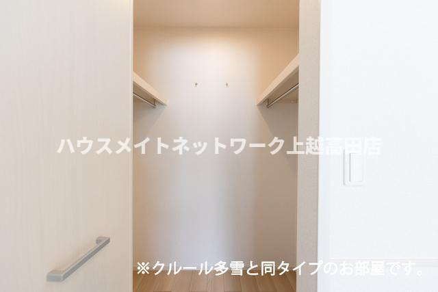 ベル　パトリ　Ａの収納|ウォークインクローゼット（参考室内写真クルール多雪と同タイプ）