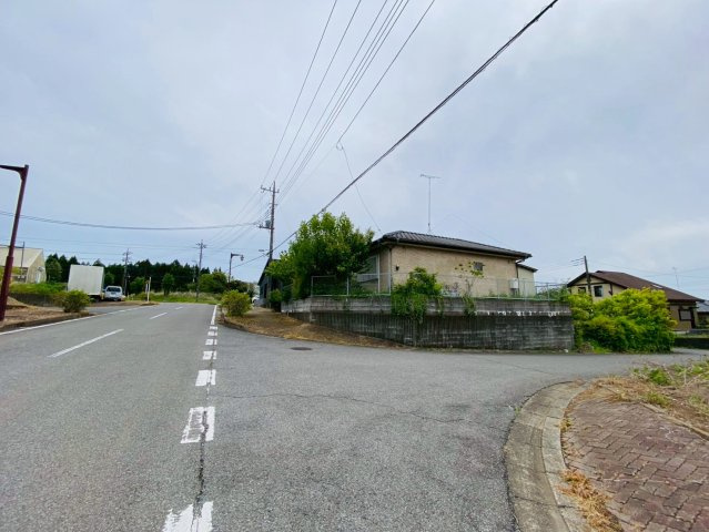 十倉　中古戸建の前面道路含む現地写真