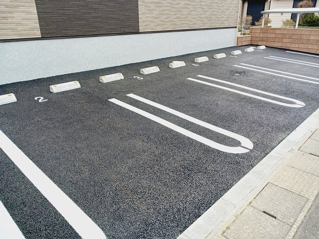 ノクターンの駐車場