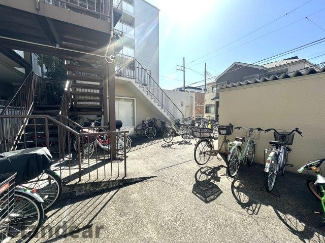 グリーンパーク第4五反野の駐輪場|ドキドキの新生活も、安心してスタート。ぴったりの住まいを見つけませんか？クランディアが一緒に住まい選びをサポートします‼　まずは、お気軽にお問合せください　＃クランディア