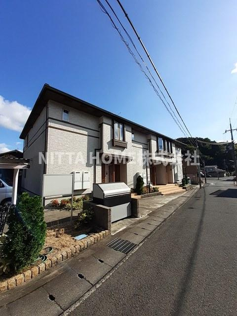 プルマージュの駐車場|清潔感のあるエントランスです♪