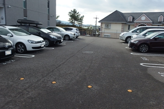 ロイヤルパークサイドヒルズの駐車場