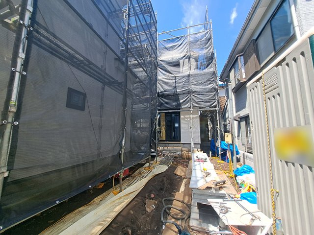 【外観】 | 練馬区大泉学園町8丁目　新築一戸建住宅　全2棟　(保谷店) | 2026年4月撮影/住宅性能表示制度6項目において最上等級を取得！(耐震等級(倒壊防止)・耐震等級(損傷防止)・耐風等級・劣化対策等級・維持管理対策等級・ホルムアルデヒド対策等級)