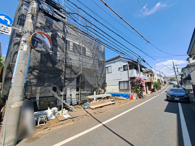 【前面道路含む現地写真】 | 練馬区大泉学園町8丁目　新築一戸建住宅　全2棟　(保谷店) | 小中学校まで徒歩10分なのでお子様の登下校も安心。