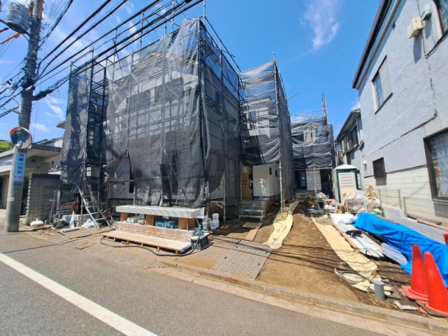 【外観】 | 練馬区大泉学園町8丁目　新築一戸建住宅　全2棟　(保谷店) | バルコニーは2居室から出入りできお洗濯に大変便利。