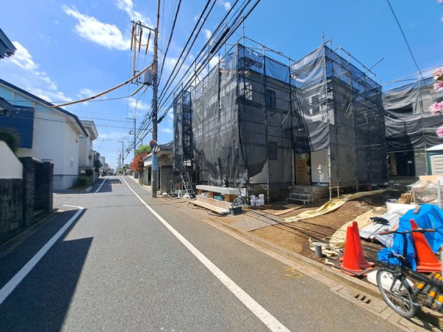【前面道路含む現地写真】 | 練馬区大泉学園町8丁目　新築一戸建住宅　全2棟　(保谷店) | 徒歩15分圏内には商業施設が充実しお買い物の負担も少ないです。