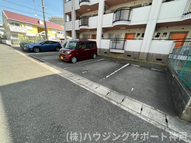 リバーサイドハイツの駐車場