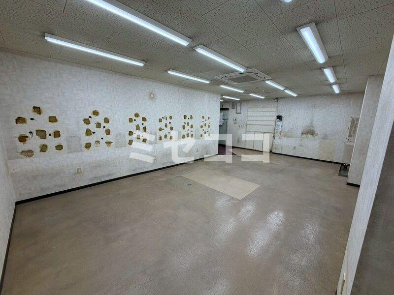 備後屋ビルの内装