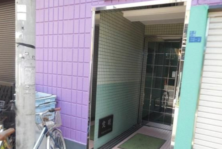 パレス内田２号館のエントランス