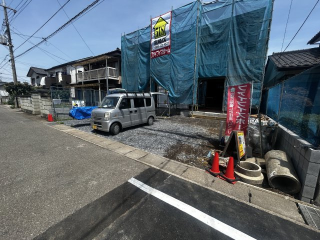 新築　高崎中居3丁目の駐車場|現地写真　駐車スペースは建物南側に4台分可能です！