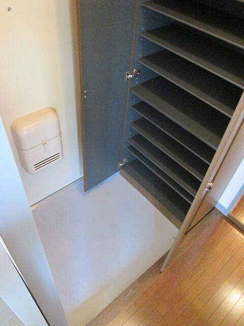 ヒルクレストのその他|シューズボックス