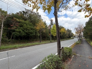 【前面道路含む現地写真】 | 加東市河高　事業用地