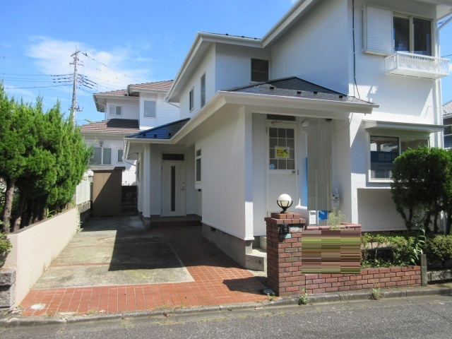 中古戸建　鳩山町松ヶ丘1-14-15（リフォーム住宅）の駐車場