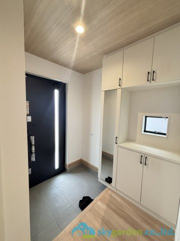 平塚市御殿4丁目15期　新築戸建　全5棟4号棟の玄関