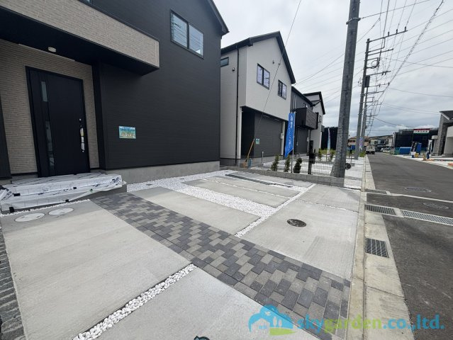 平塚市御殿4丁目15期　新築戸建　全5棟4号棟の駐車場