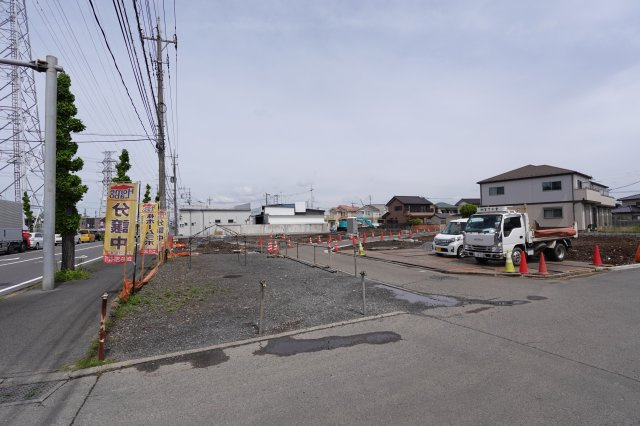 川越小室第1期の前面道路含む現地写真