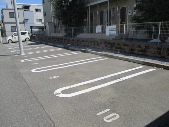 グレイスコートの駐車場