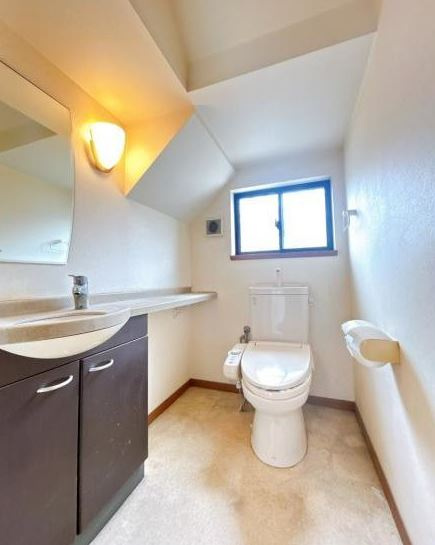 【中古】鶴ヶ島市柳戸町中古住宅のトイレ|落ち着いたトイレです