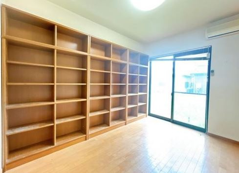 【中古】鶴ヶ島市柳戸町中古住宅の洋室|1F 6帖洋室です