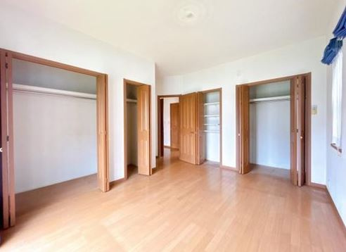 【中古】鶴ヶ島市柳戸町中古住宅の洋室|1F 8.5帖洋室です