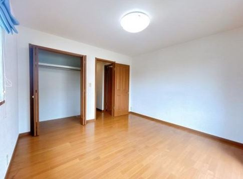 【中古】鶴ヶ島市柳戸町中古住宅の洋室|2F南8帖洋室です