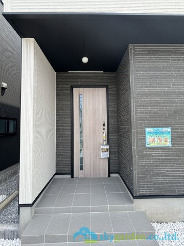 平塚市御殿4丁目15期　新築戸建　全5棟3号棟の玄関