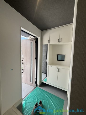 平塚市御殿4丁目15期　新築戸建　全5棟3号棟の玄関
