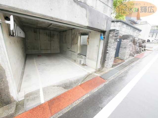 明石市大久保町高丘1丁目　中古戸建の駐車場
