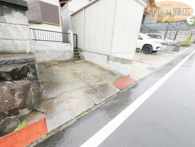 明石市大久保町高丘1丁目　中古戸建の駐車場