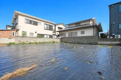 【周辺】 | ◆鎌倉市腰越1丁目　建築条件なし売地◆ | ◆爽やかな青空の下に贅沢なほどに降り注ぐ陽光、豊かな居住性と、クオリティが見事に調和した住空間は、住まうことの喜びを感じさせてくれます。ゆとりある広い敷地で開放的なお住まいです。