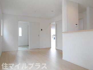 【居間・リビング】 | 鏡石町境新築一戸建て4棟 | こちらの居間で趣味の時間をお楽しみください