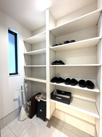 SHONAN MODERN VILLA — 辻堂、大人の感性に住む家の収納