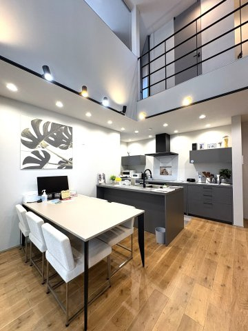 SHONAN MODERN VILLA — 辻堂、大人の感性に住む家のキッチン