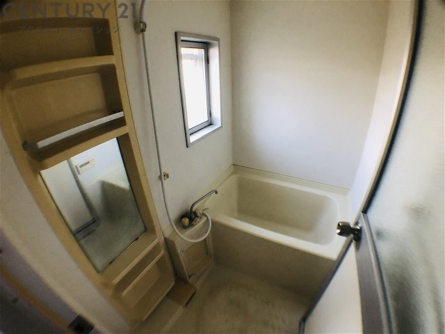 棚付きで使いやすいお風呂です♪