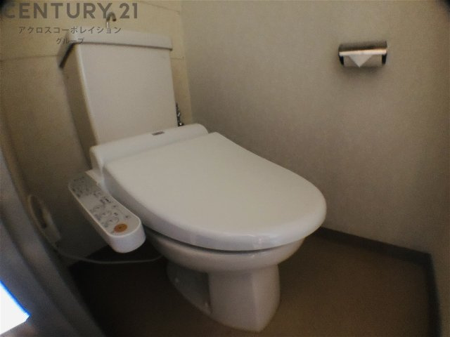 温水洗浄便座付きのトイレです♪