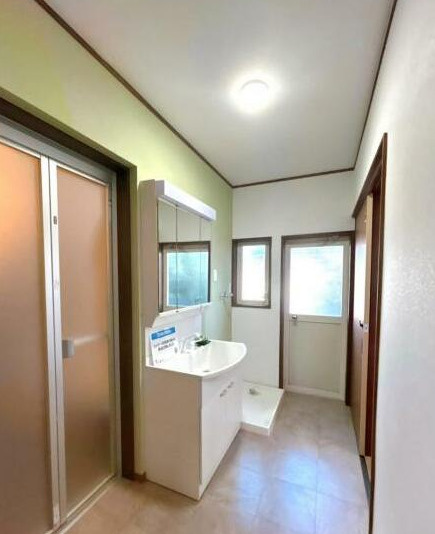 八代市築添町　戸建の独立洗面台