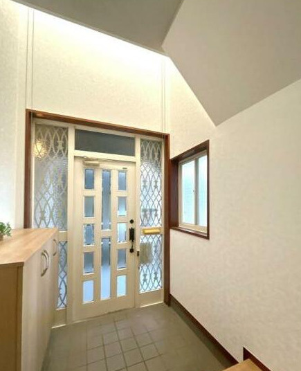 八代市築添町　戸建の玄関