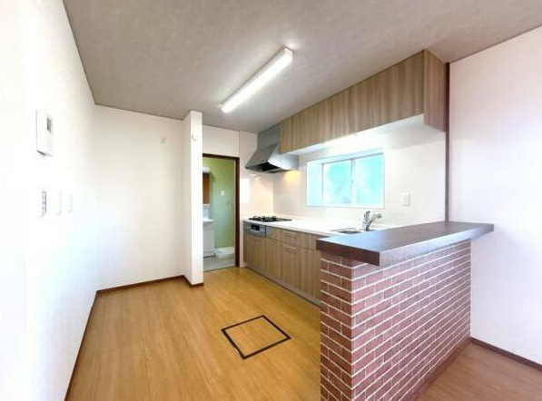 八代市築添町　戸建のキッチン|お手入れが簡単な人工大理石仕様のシステムキッチンです