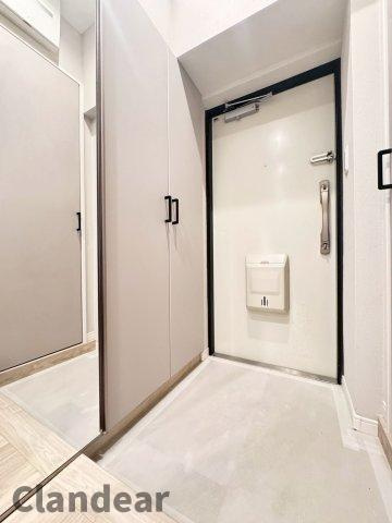 亀有グリーンマンションの玄関|ドキドキの新生活も、安心してスタート。ぴったりの住まいを見つけませんか？クランディアが一緒に住まい選びをサポートします‼　まずは、お気軽にお問合せください　＃クランディア