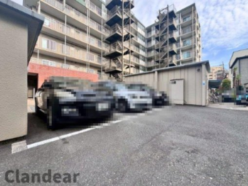 亀有グリーンマンションの駐車場|ドキドキの新生活も、安心してスタート。ぴったりの住まいを見つけませんか？クランディアが一緒に住まい選びをサポートします‼　まずは、お気軽にお問合せください　＃クランディア