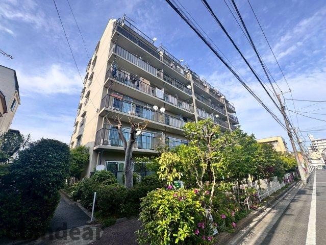 亀有グリーンマンションの外観|ドキドキの新生活も、安心してスタート。ぴったりの住まいを見つけませんか？クランディアが一緒に住まい選びをサポートします‼　まずは、お気軽にお問合せください　＃クランディア