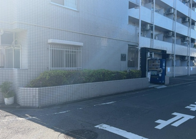 【中庭】 | クリオ西王子壱番館 | 中庭（パティオ）とは、一つの建築物の内部に設けられた、壁などで囲われている庭のことを指します。コの字型、ロの字型が主流ですが、L字型の中庭もあります。最近では、インテリア性の高さからも人気があります。
